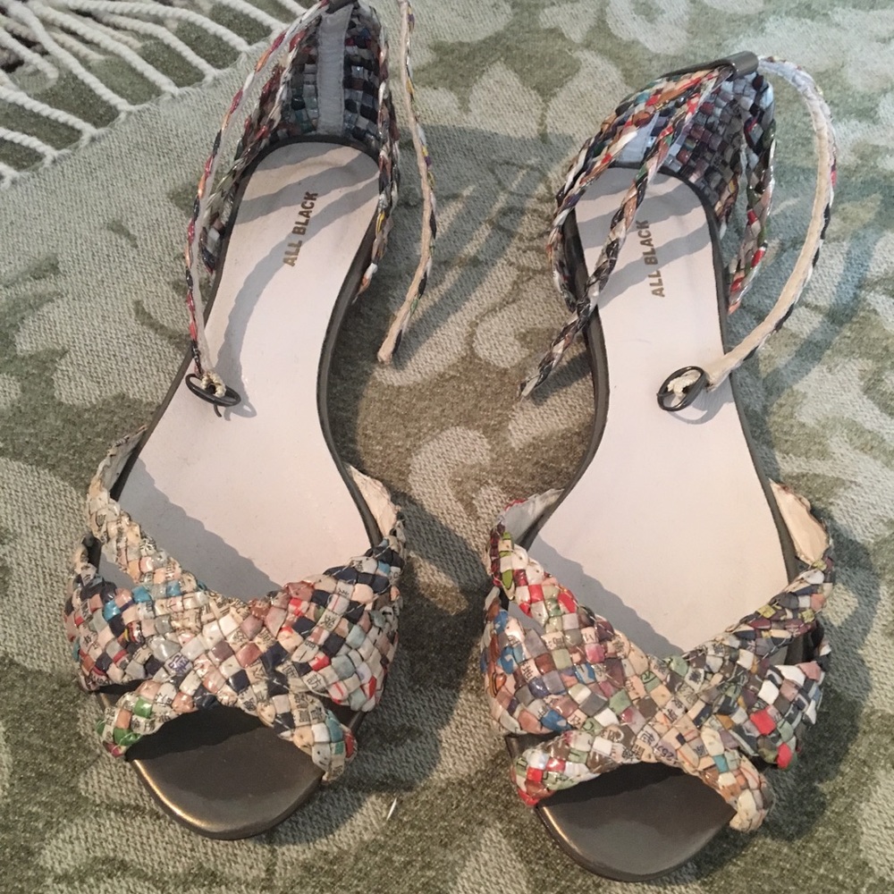 Flat ankle-strap sandals